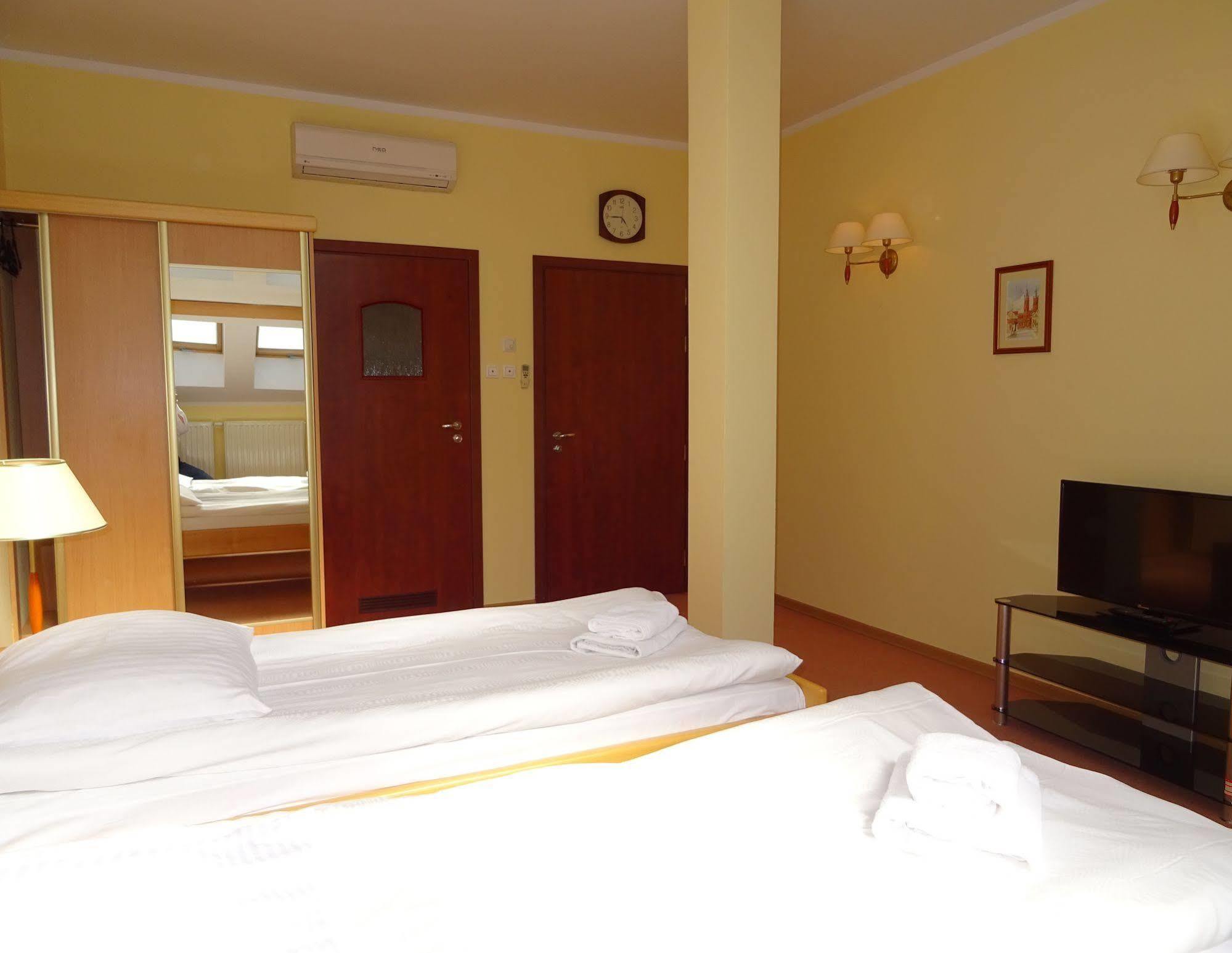 Hotel Bartis Bartoszyce Exterior foto